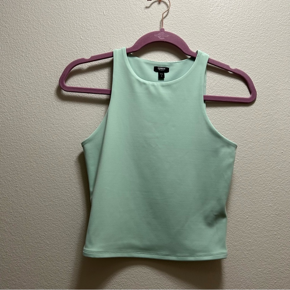 Body contour tank